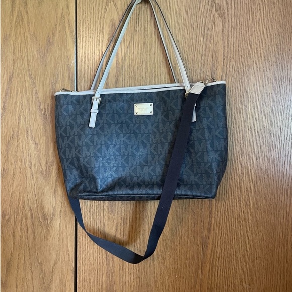 Michael Kors Leather Bag/Tote (large) - Picture 2 of 8